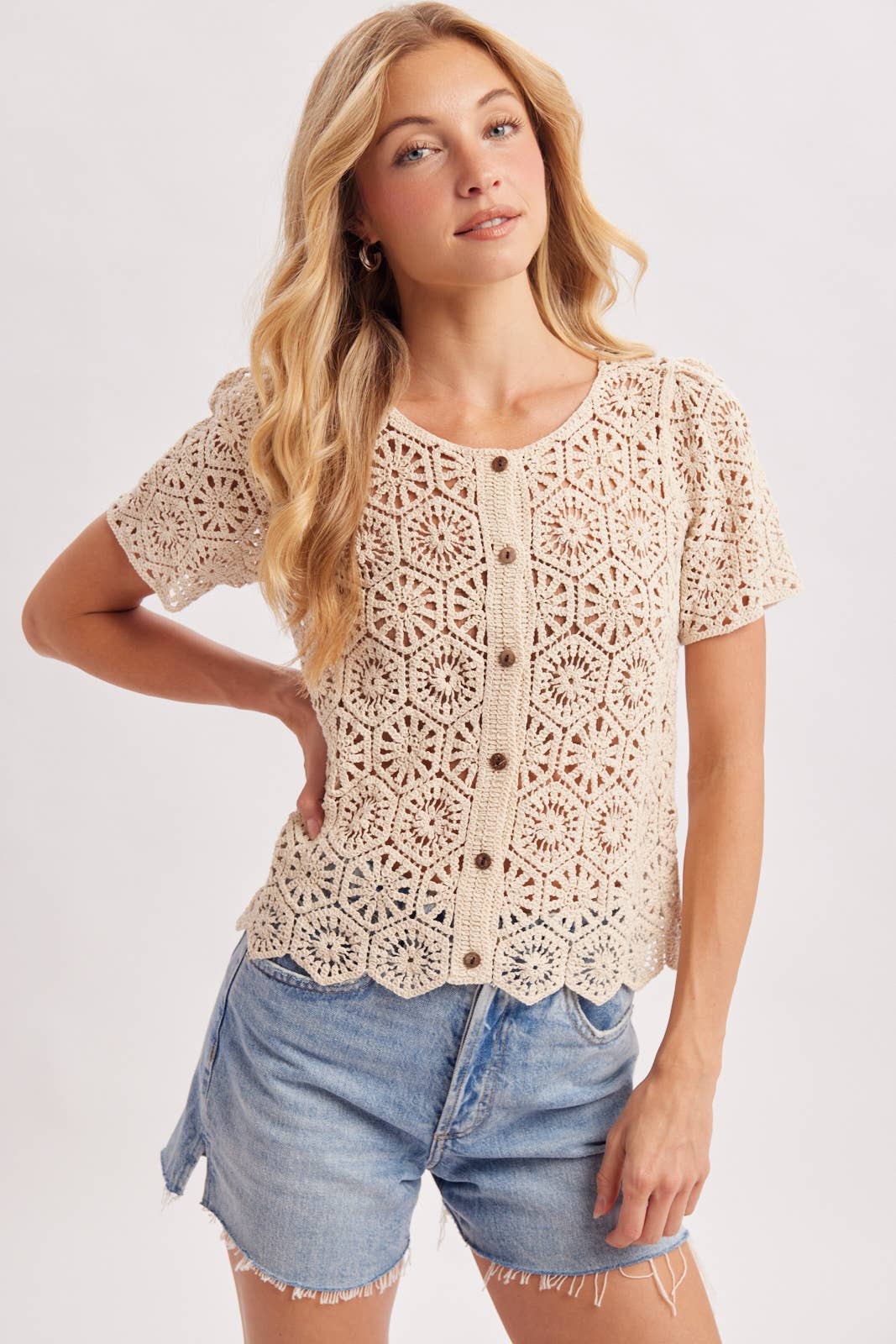 OPEN-KNIT BUTTON DOWN SCALLOPED HEM CROCHET TOP: NATURAL / S