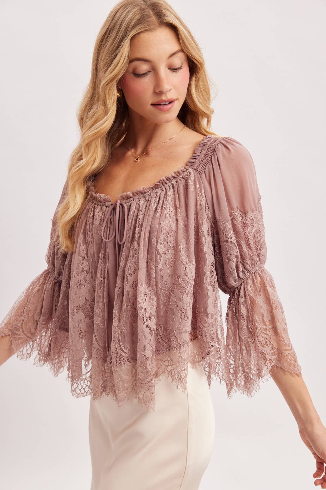 WIDE NECK RUFFLED EYELASH LACE BLOUSE - EASTER DAY: MAUVE / L