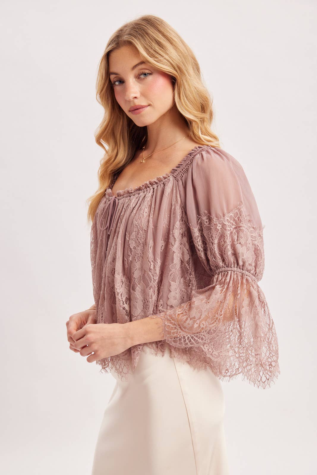 WIDE NECK RUFFLED EYELASH LACE BLOUSE - EASTER DAY: MAUVE / S