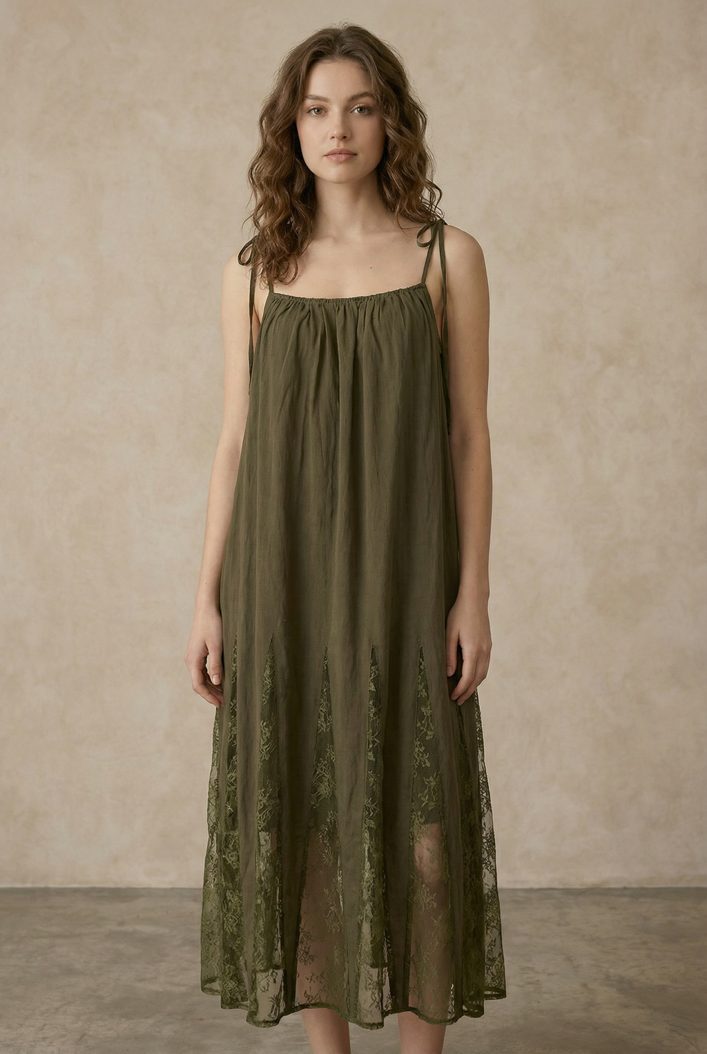 PRINT EMBROIDERED SLEEVESLESS ELASTICE MIDI DRESS: Olive / M