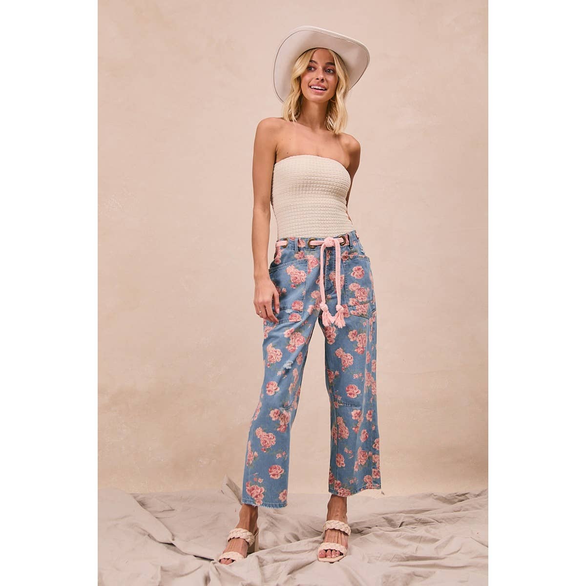 BRAIDED WAIST BELT PATCH POCKET FLORAL DENIM PANTS.