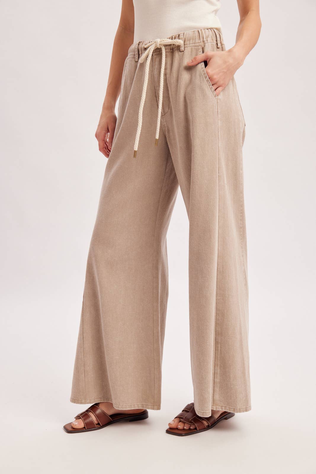 RELAXED MID-RISE FLARE KNIT PANTS