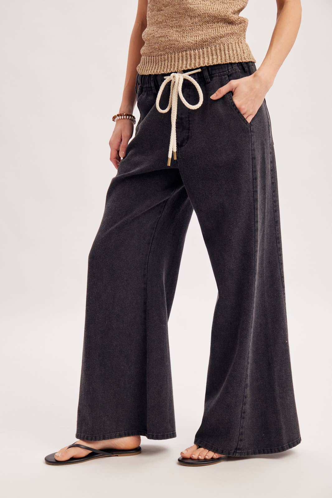 RELAXED MID-RISE FLARE KNIT PANTS
