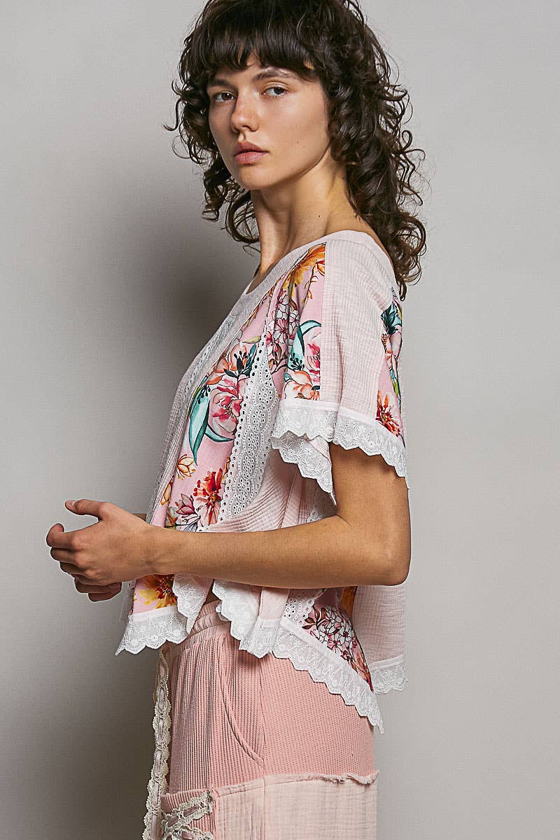 Round Neck Contrast Floral Eyelet Trim Rib Short Sleeve Top: PALE PINK