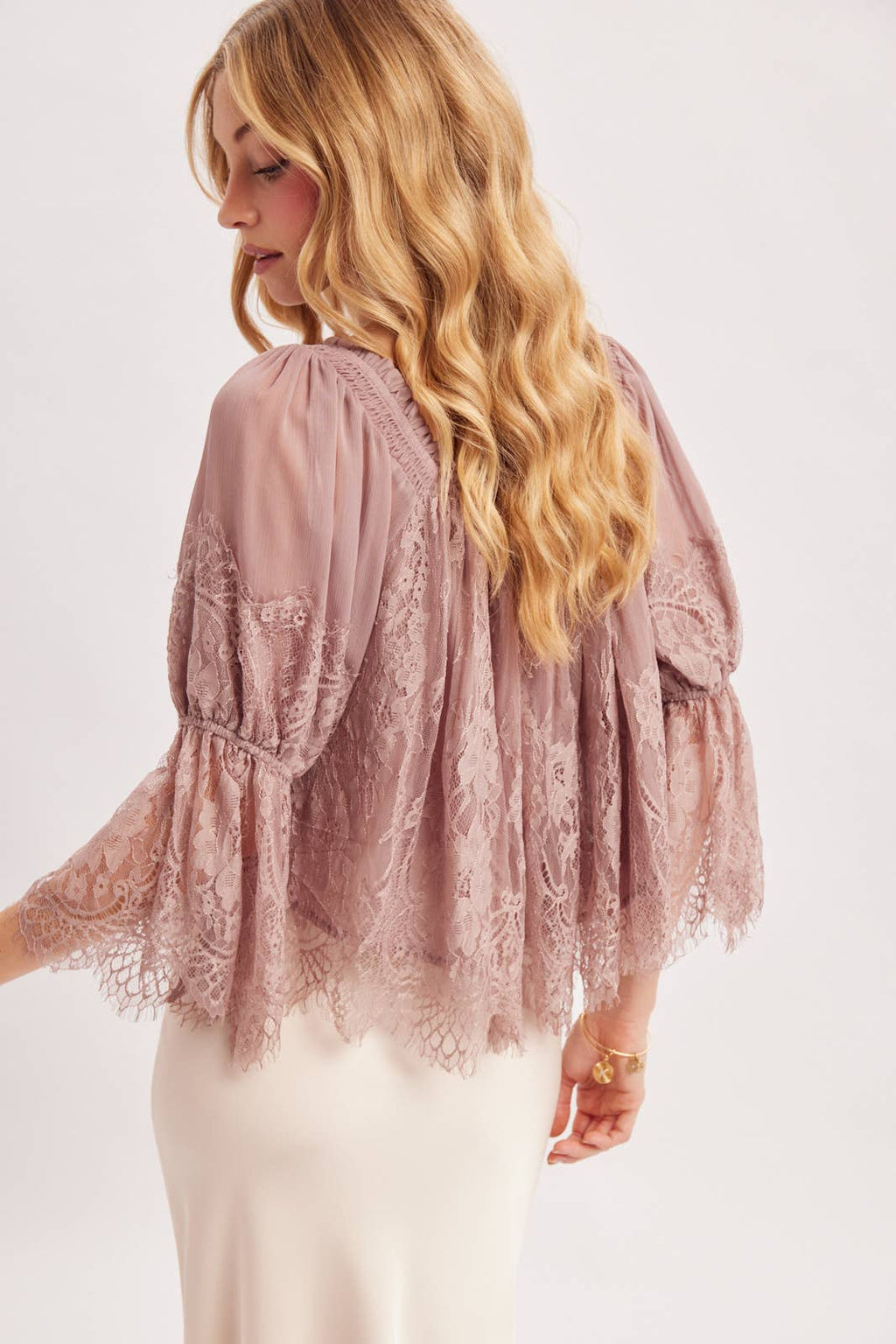 WIDE NECK RUFFLED EYELASH LACE BLOUSE - EASTER DAY: MAUVE / M