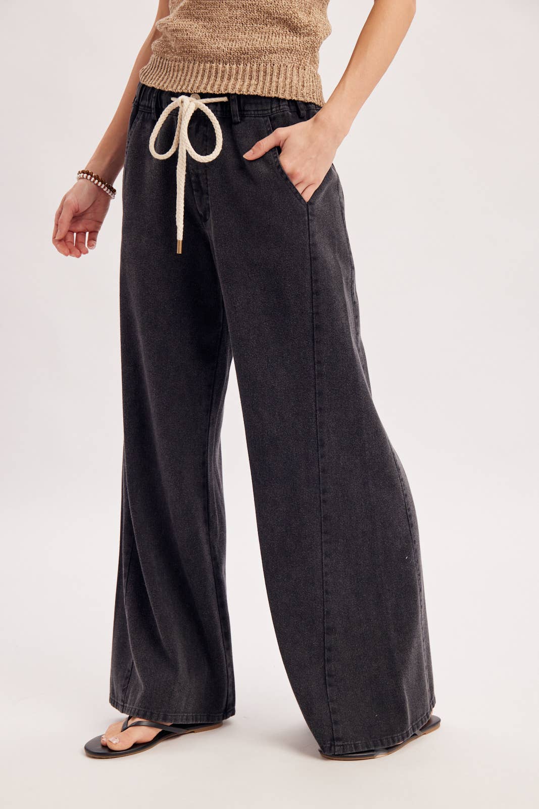 RELAXED MID-RISE FLARE KNIT PANTS