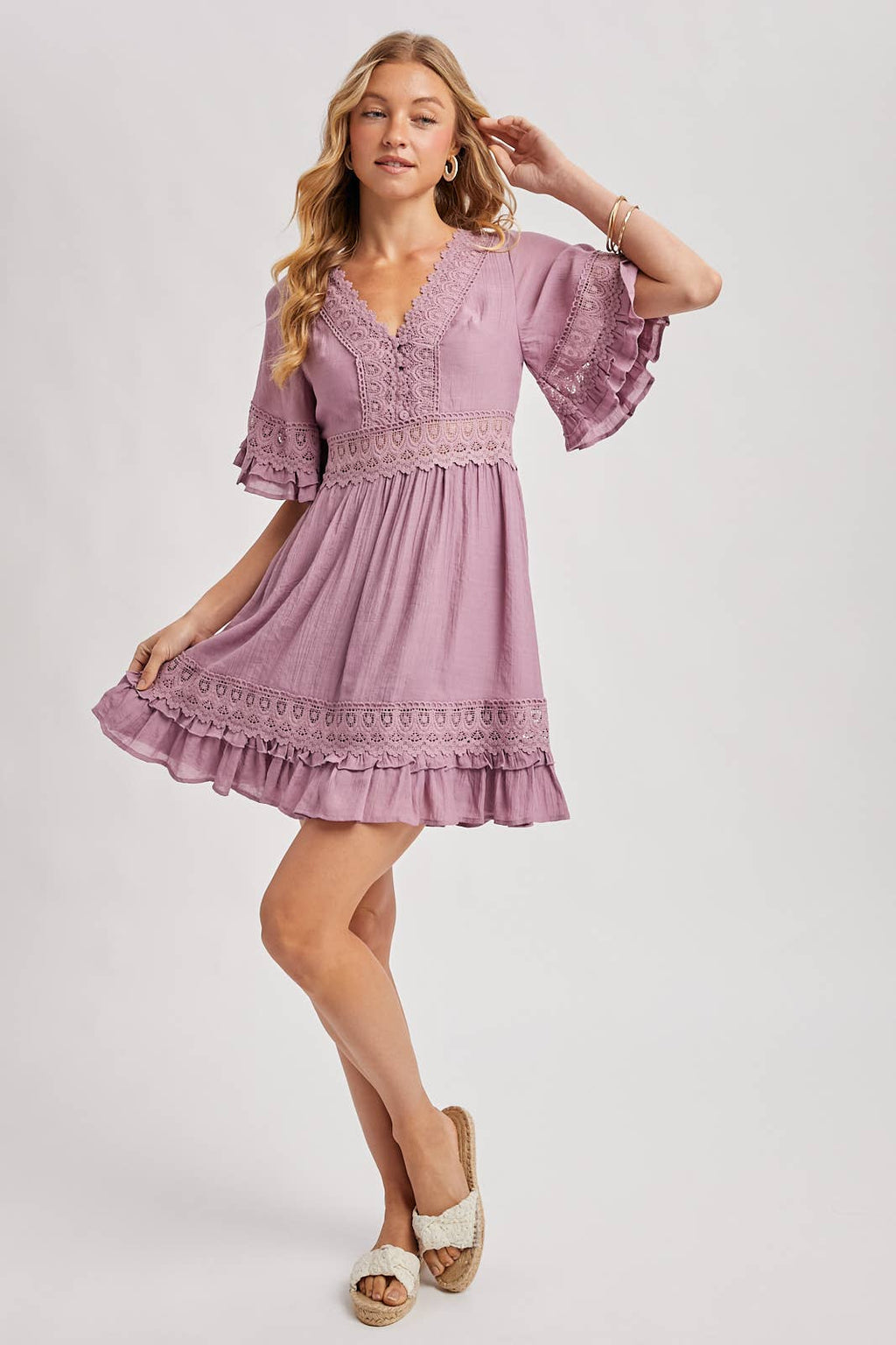 V-NECK LACE DRESS OPEN BACK: LATTE / L