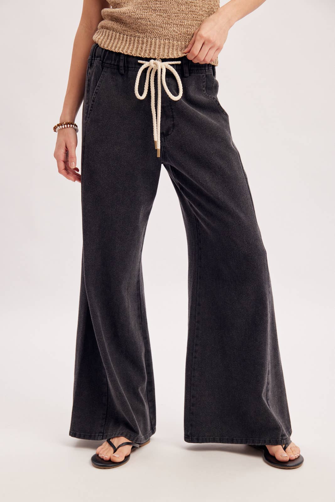 RELAXED MID-RISE FLARE KNIT PANTS