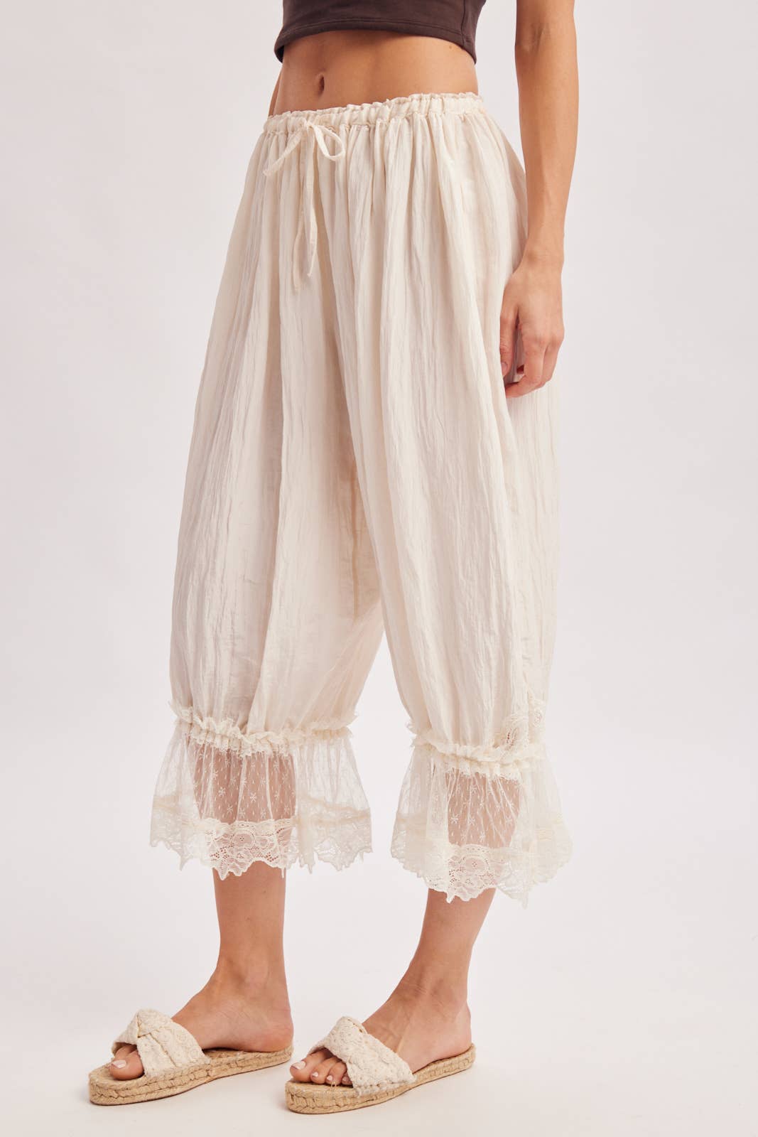 LACE TRIMMED MIDI BLOOMER PANTS: COCO