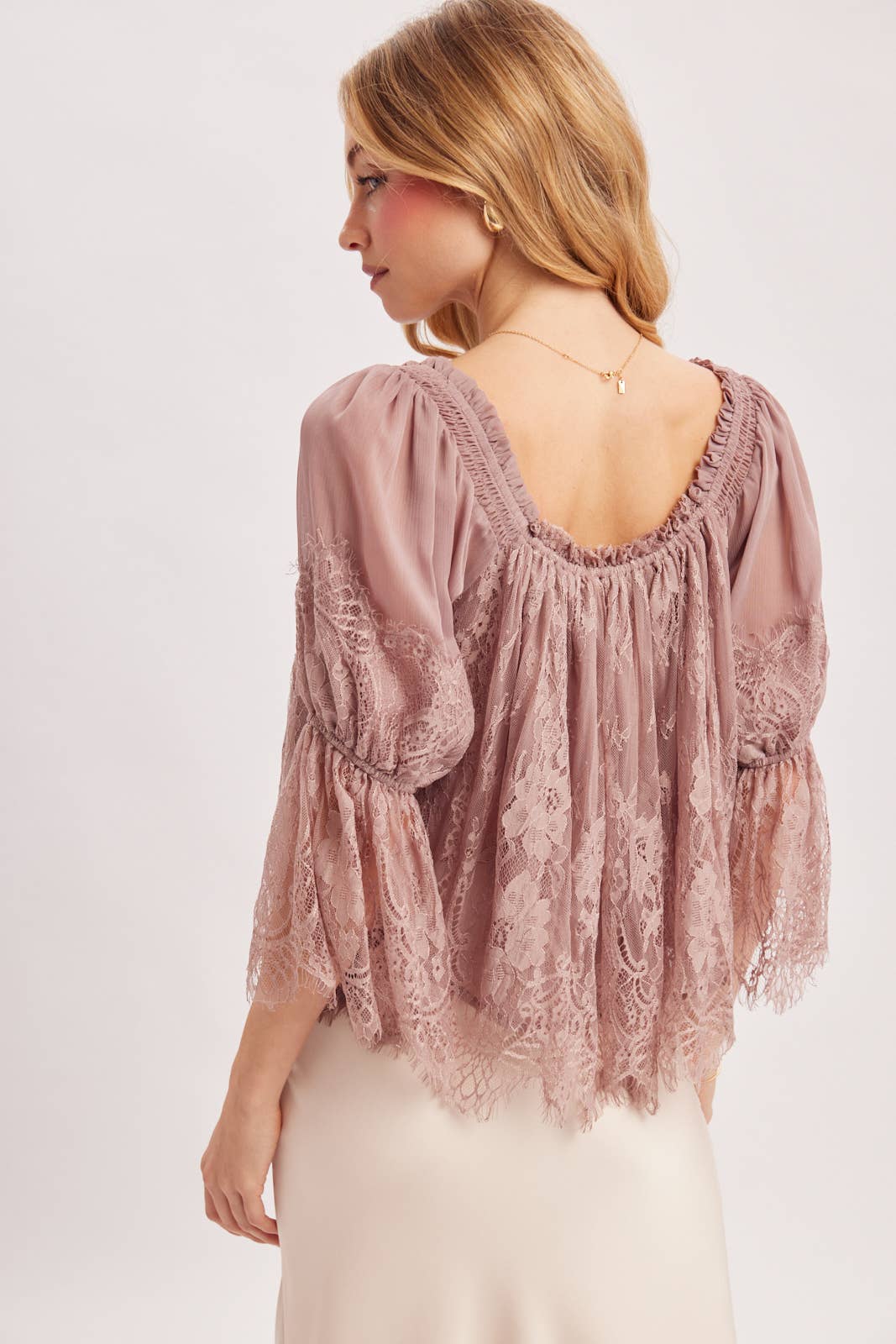 WIDE NECK RUFFLED EYELASH LACE BLOUSE - EASTER DAY: MAUVE / M