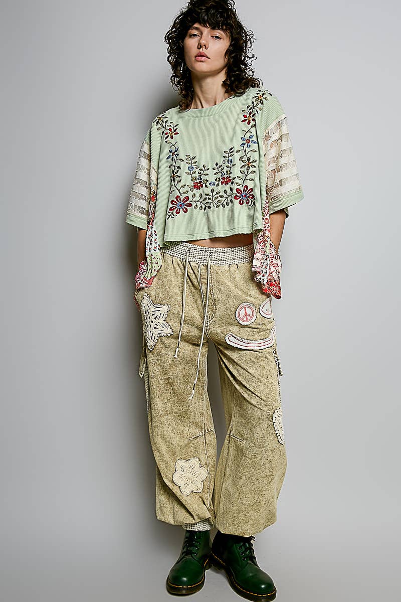 Boho Side Ruffle Detail Floral Embroidery Thermal Top: MINT / M