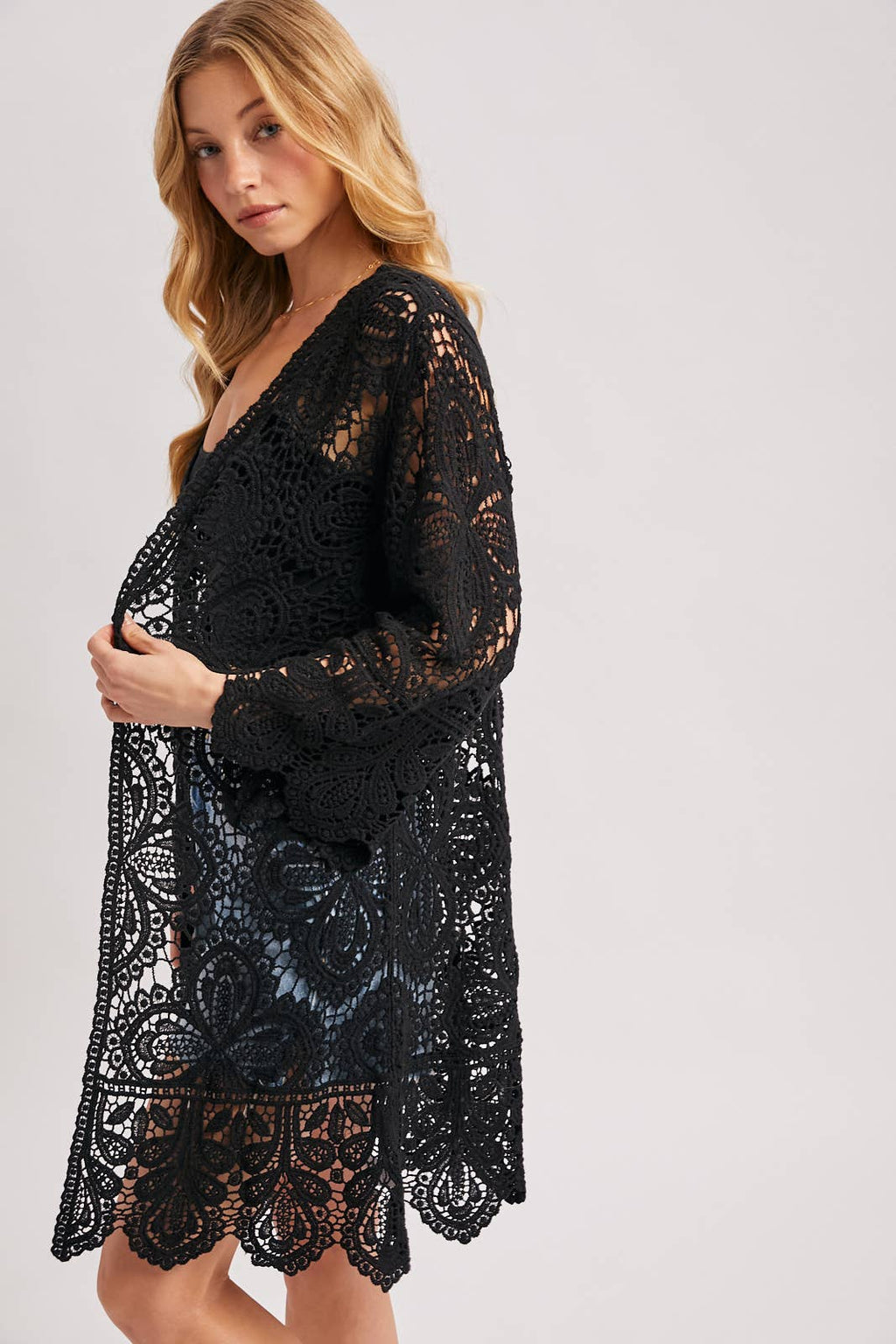 CROCHET OPEN FRONT BELL SLEEVED CARDIGAN: LATTE / S/M