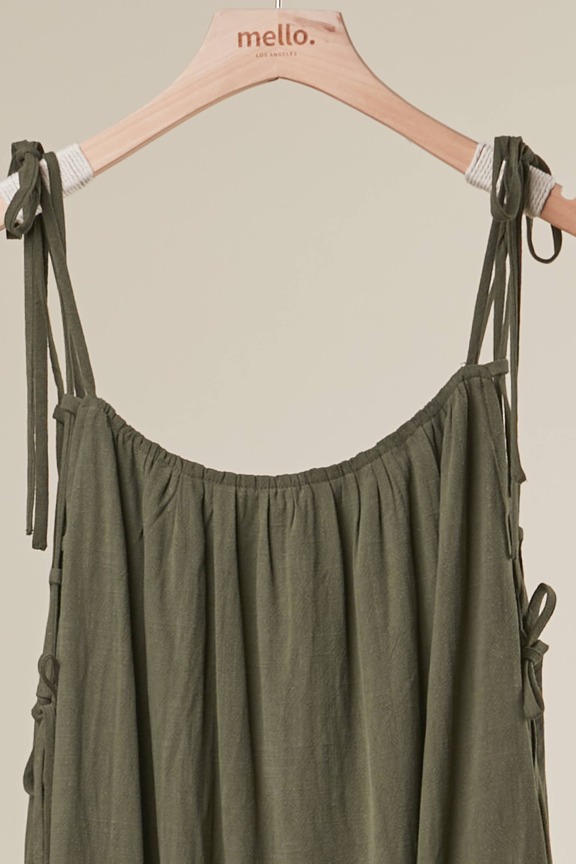 PRINT EMBROIDERED SLEEVESLESS ELASTICE MIDI DRESS: Olive / M
