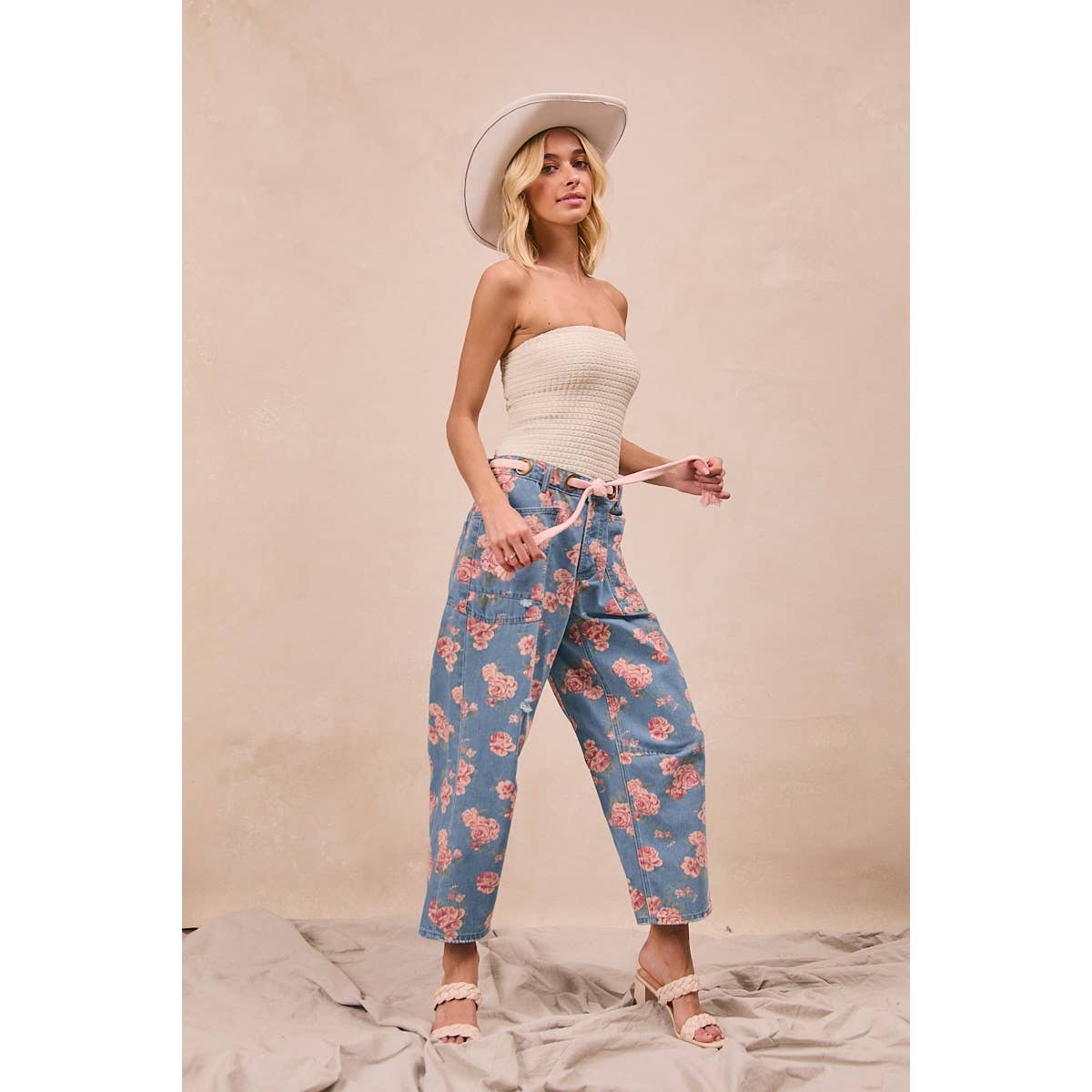 BRAIDED WAIST BELT PATCH POCKET FLORAL DENIM PANTS.