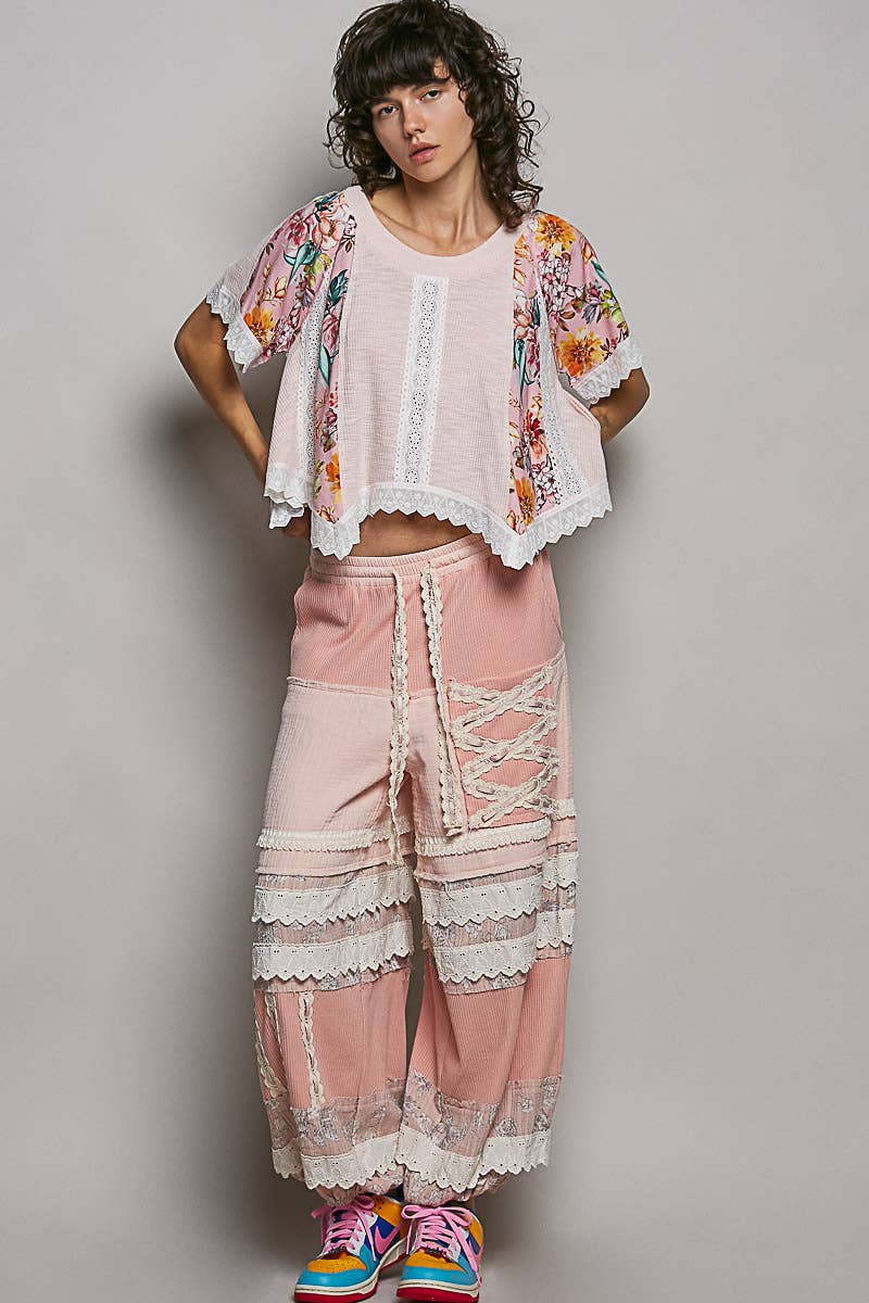 Round Neck Contrast Floral Eyelet Trim Rib Short Sleeve Top: OFF WHITE