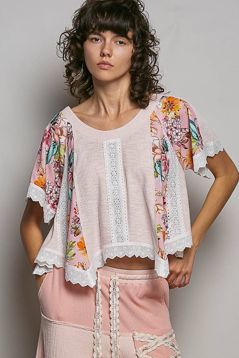 Round Neck Contrast Floral Eyelet Trim Rib Short Sleeve Top: OFF WHITE