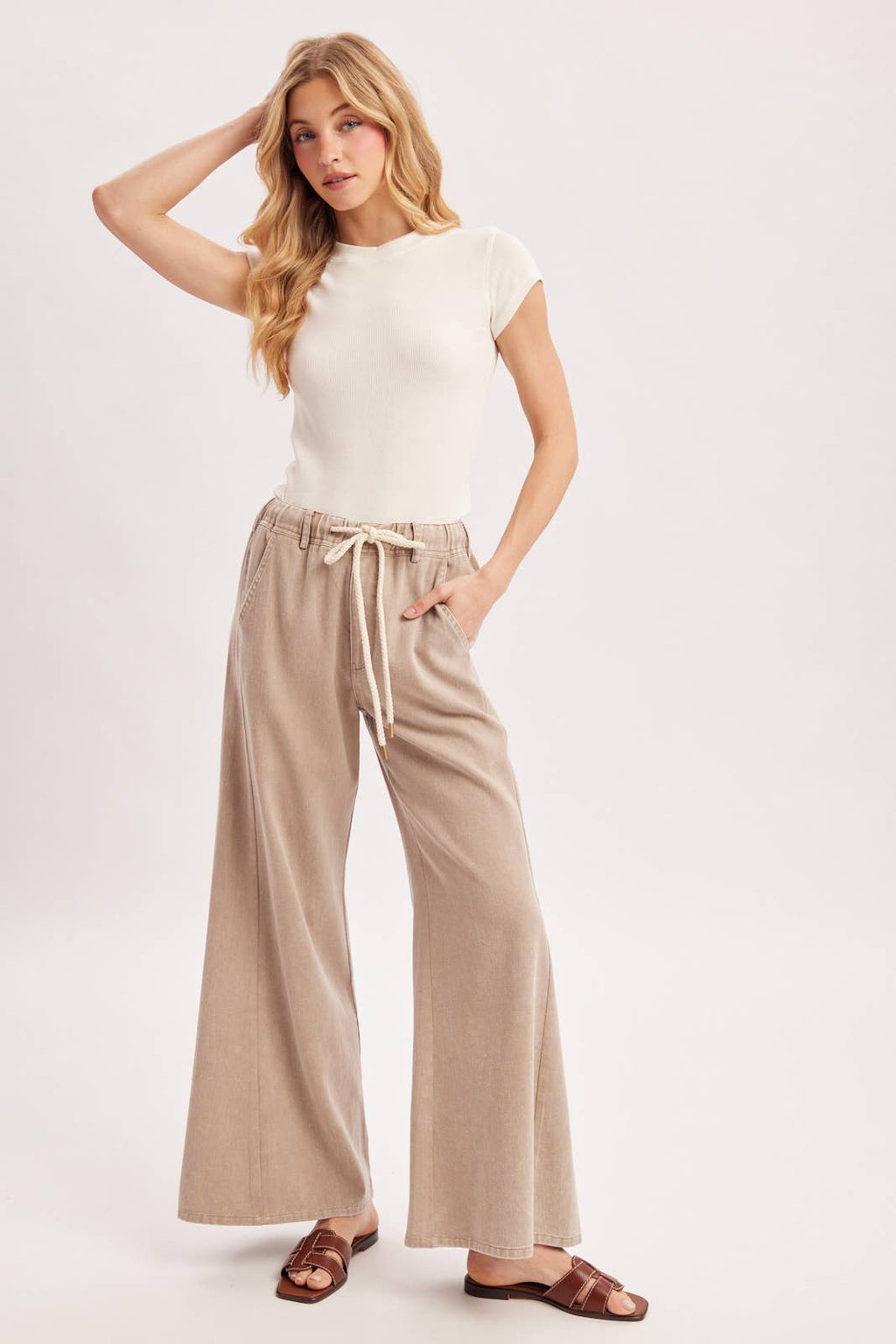 RELAXED MID-RISE FLARE KNIT PANTS