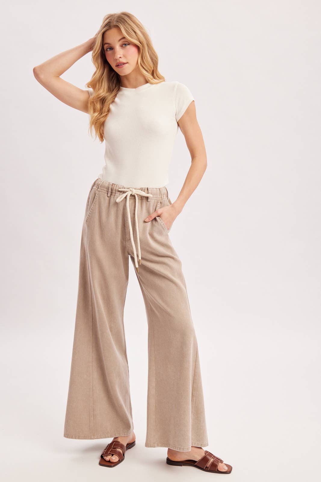 RELAXED MID-RISE FLARE KNIT PANTS