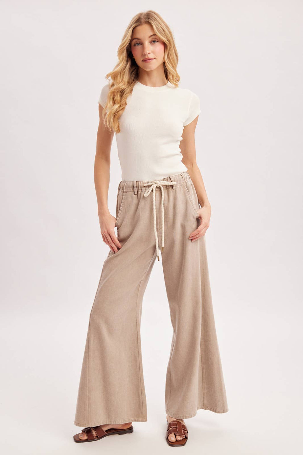 RELAXED MID-RISE FLARE KNIT PANTS