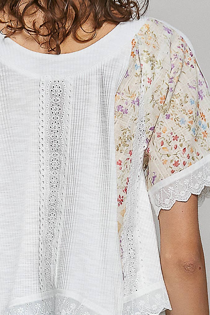 Round Neck Contrast Floral Eyelet Trim Rib Short Sleeve Top: OFF WHITE