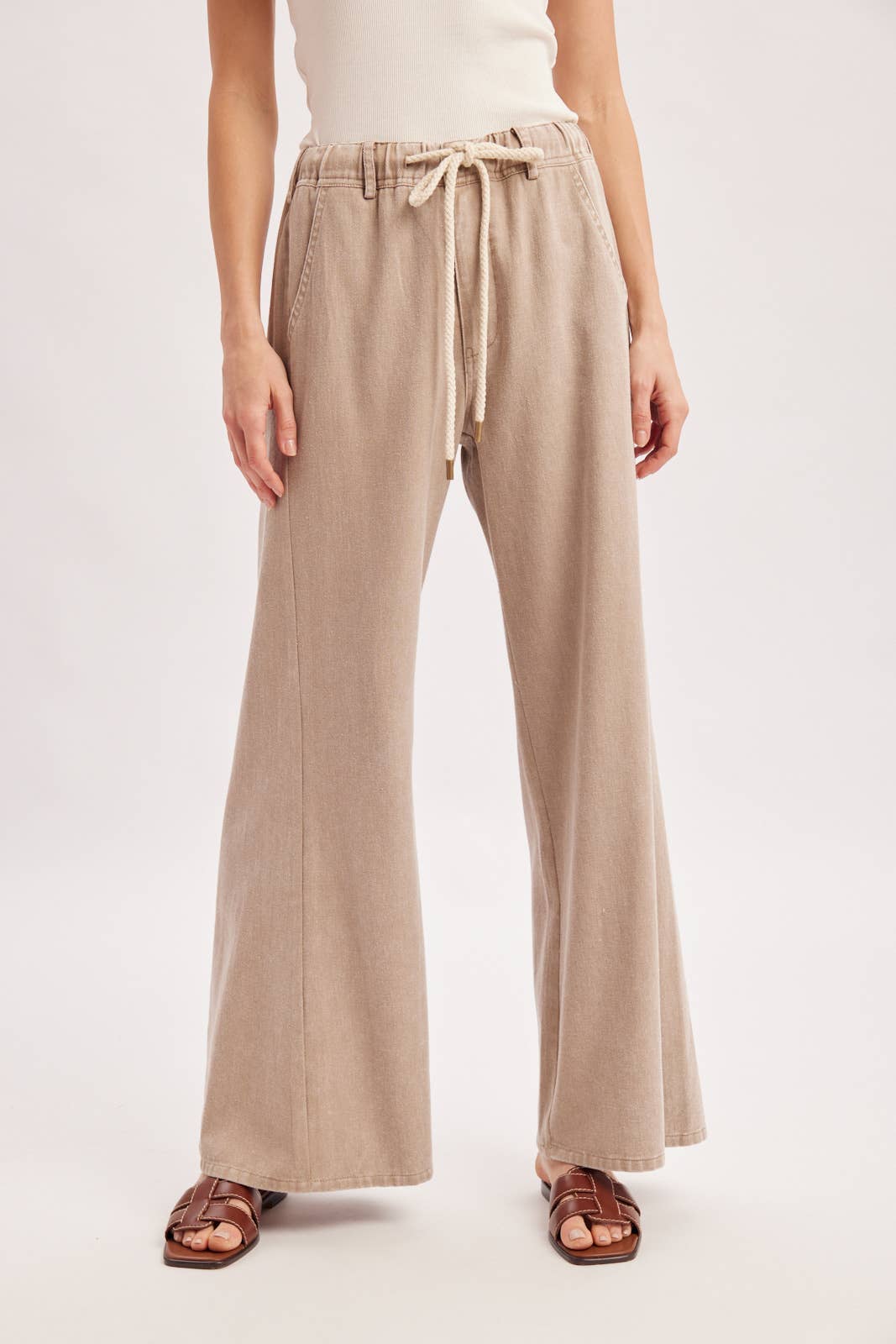 RELAXED MID-RISE FLARE KNIT PANTS