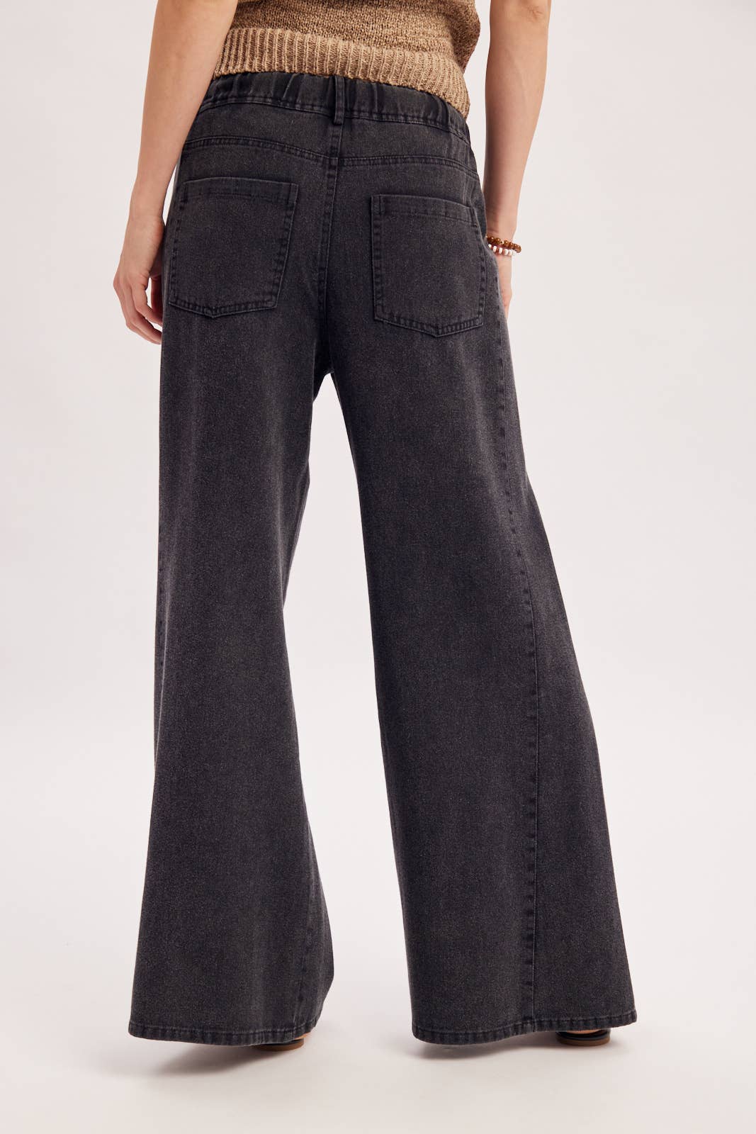 RELAXED MID-RISE FLARE KNIT PANTS