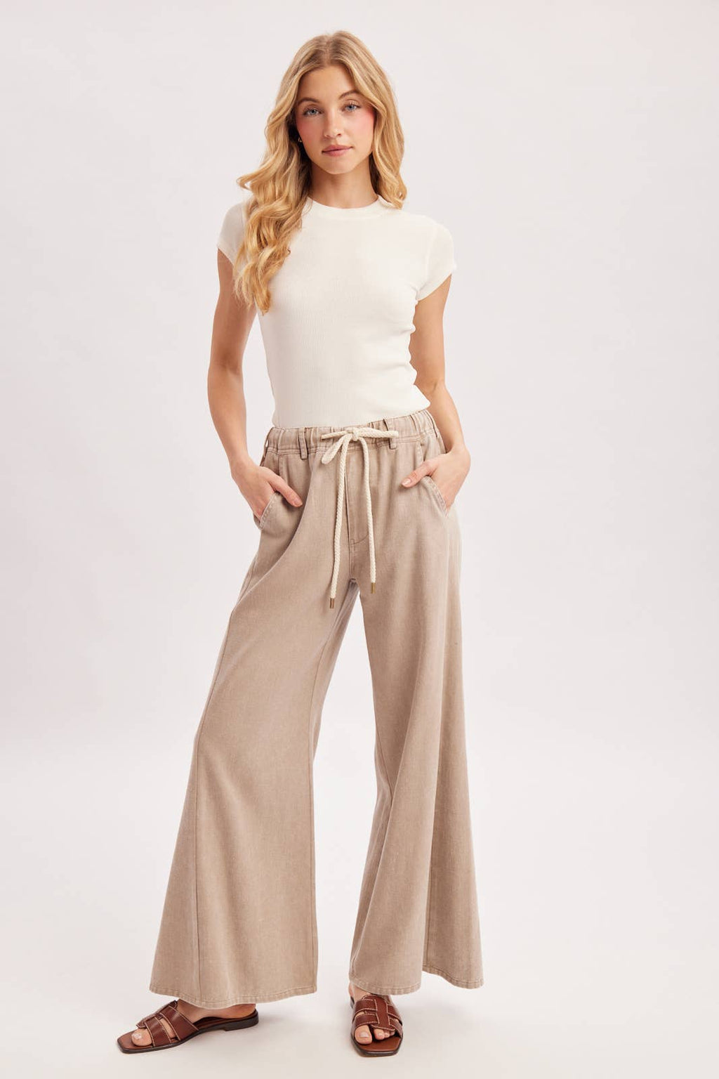 RELAXED MID-RISE FLARE KNIT PANTS