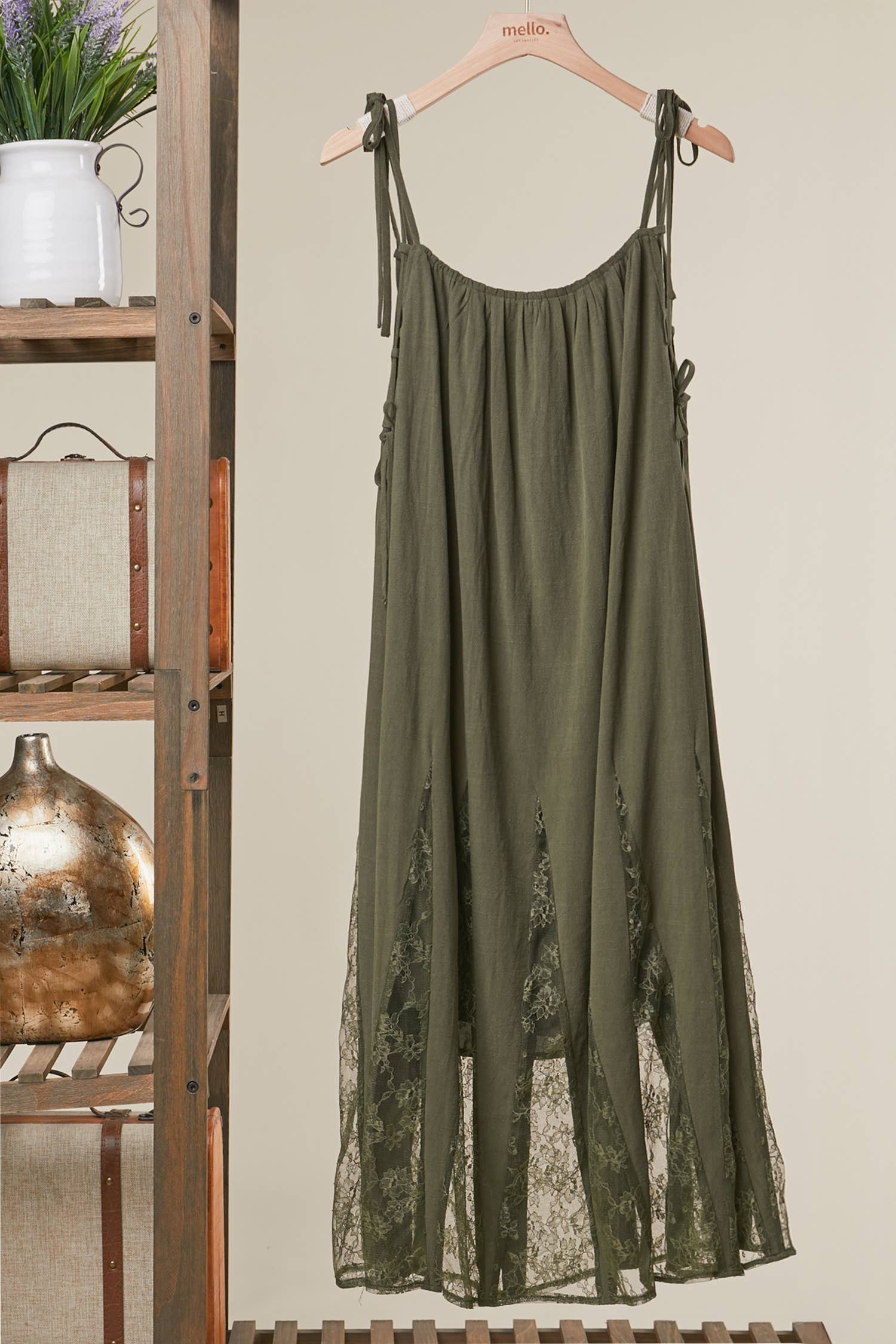 PRINT EMBROIDERED SLEEVESLESS ELASTICE MIDI DRESS: Olive / L