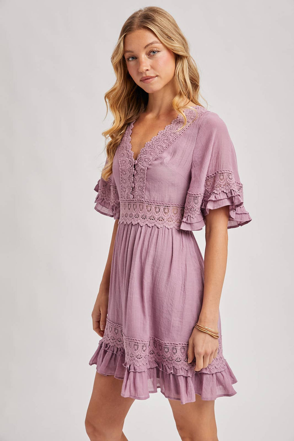 V-NECK LACE DRESS OPEN BACK: LATTE / M