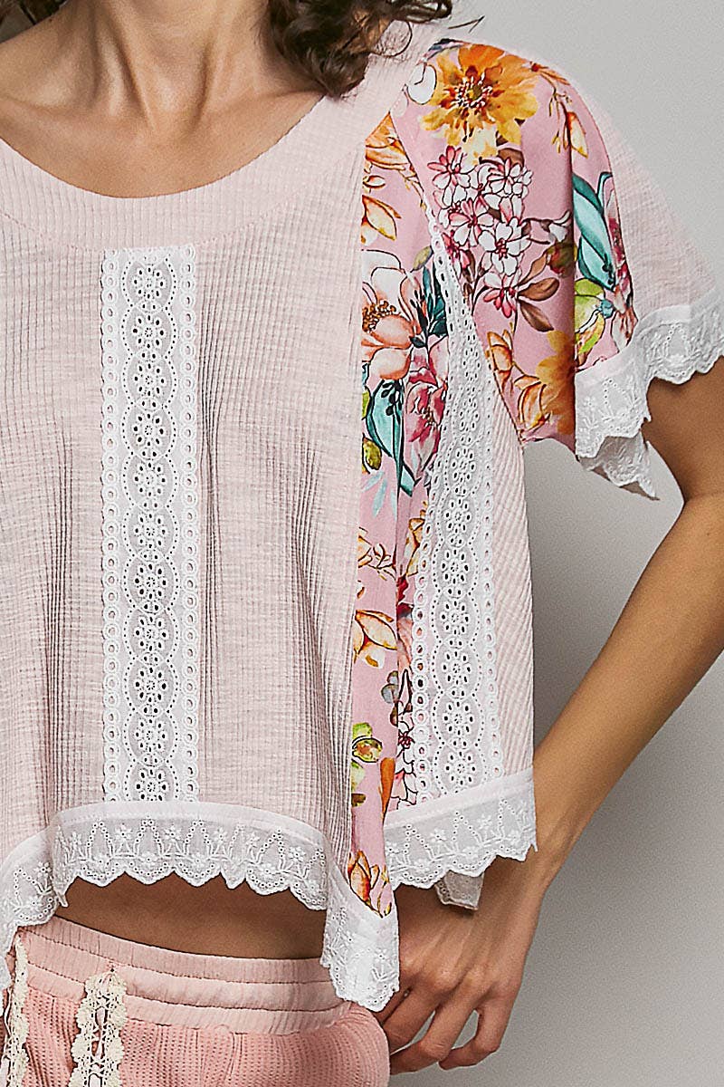 Round Neck Contrast Floral Eyelet Trim Rib Short Sleeve Top: OFF WHITE