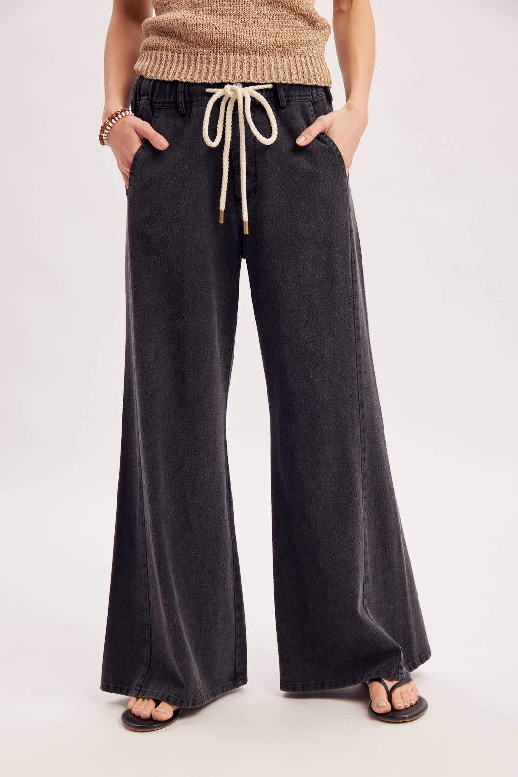 RELAXED MID-RISE FLARE KNIT PANTS