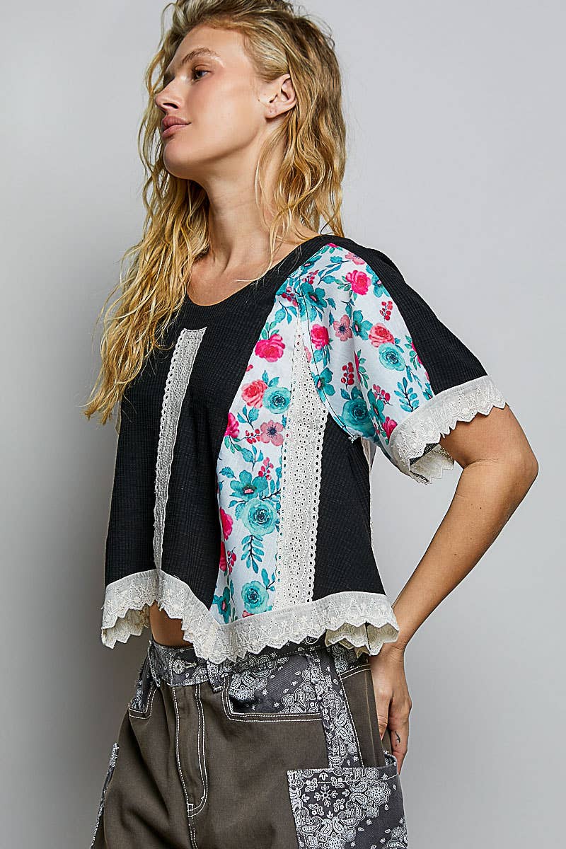 Round Neck Contrast Floral Eyelet Trim Rib Short Sleeve Top: OFF WHITE