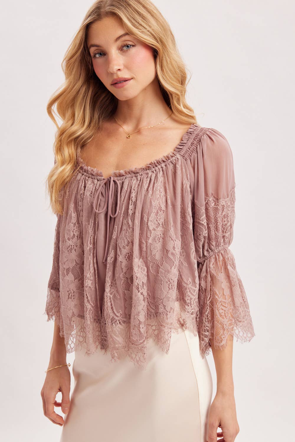 WIDE NECK RUFFLED EYELASH LACE BLOUSE - EASTER DAY: MAUVE / S