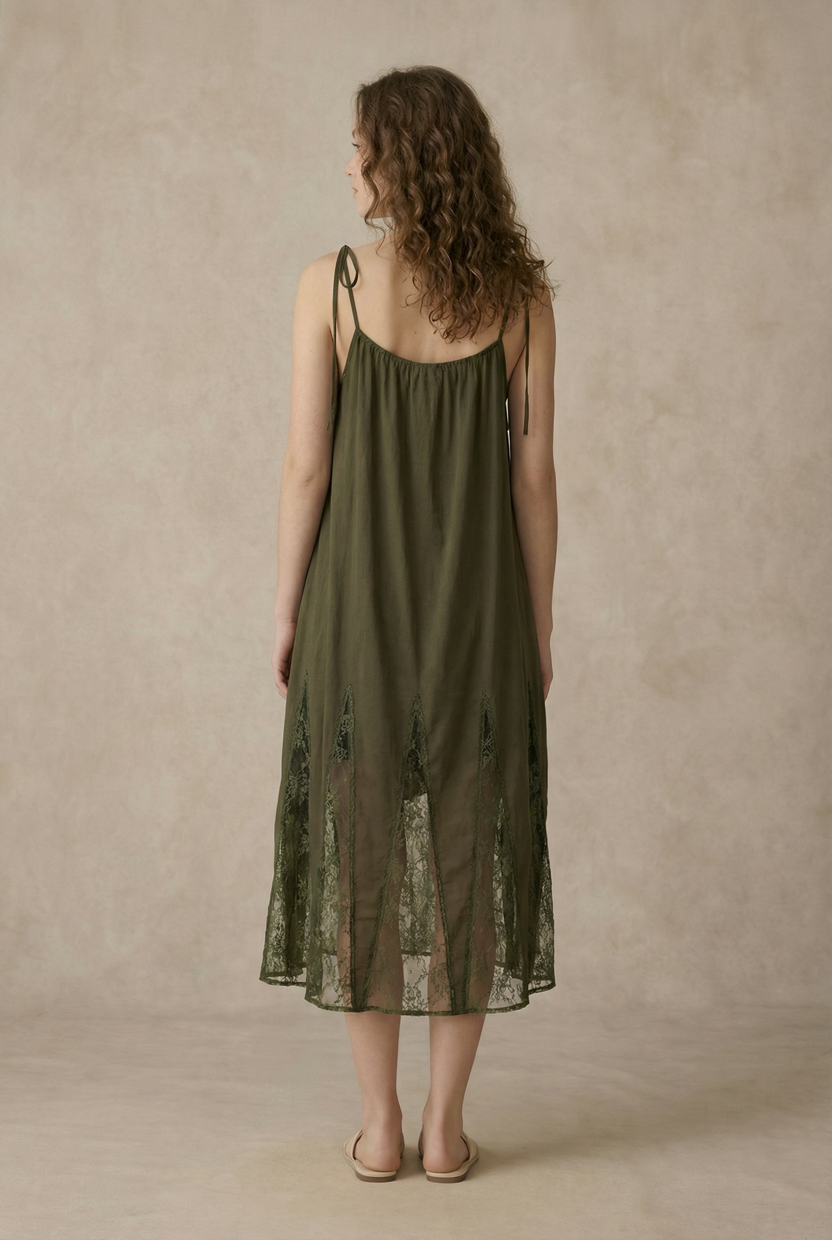 PRINT EMBROIDERED SLEEVESLESS ELASTICE MIDI DRESS: Olive / L