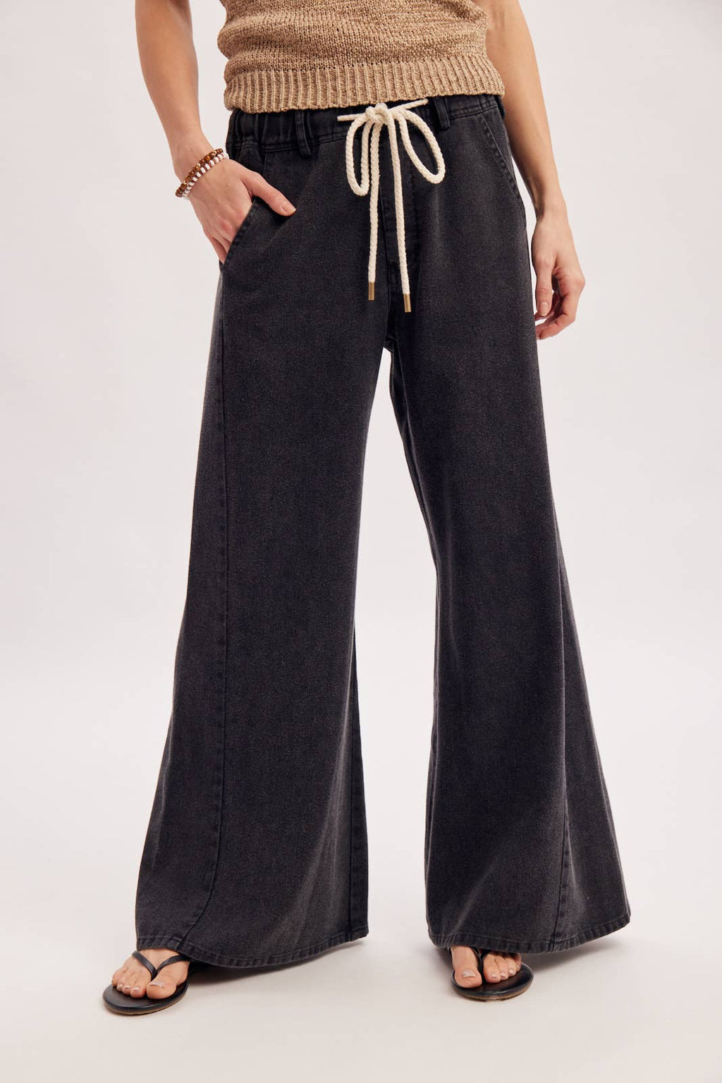 RELAXED MID-RISE FLARE KNIT PANTS