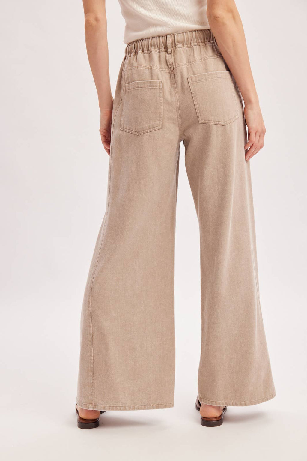 RELAXED MID-RISE FLARE KNIT PANTS