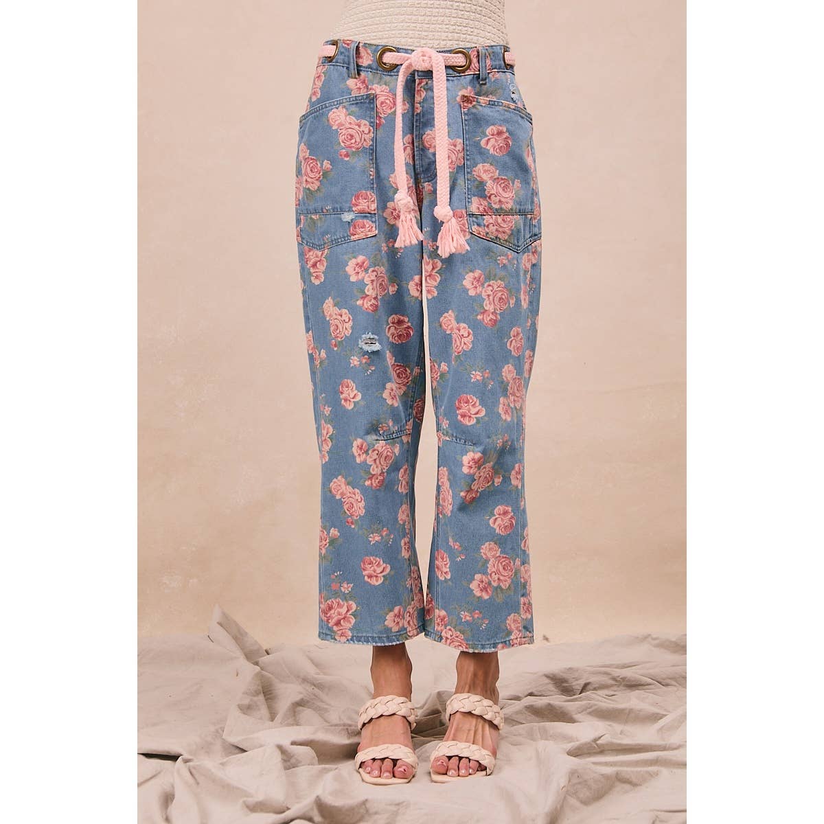 BRAIDED WAIST BELT PATCH POCKET FLORAL DENIM PANTS.