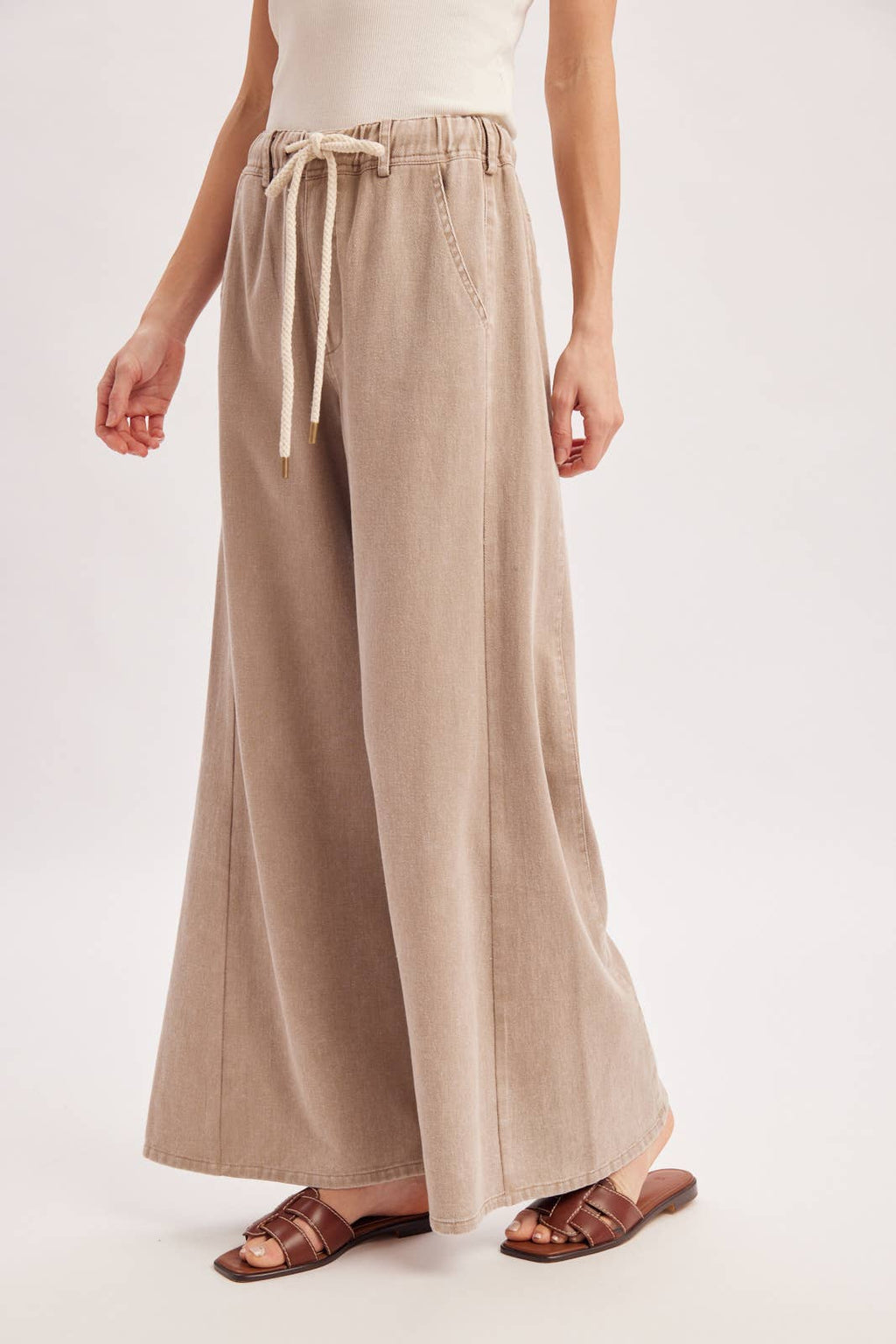 RELAXED MID-RISE FLARE KNIT PANTS