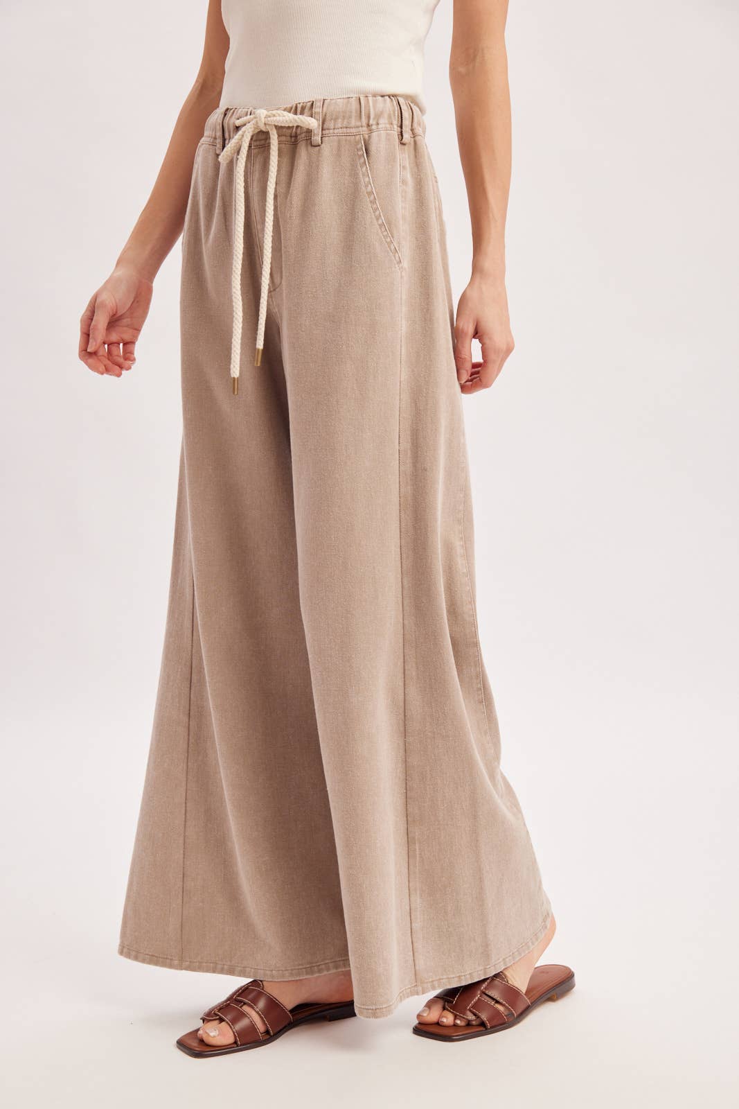 RELAXED MID-RISE FLARE KNIT PANTS